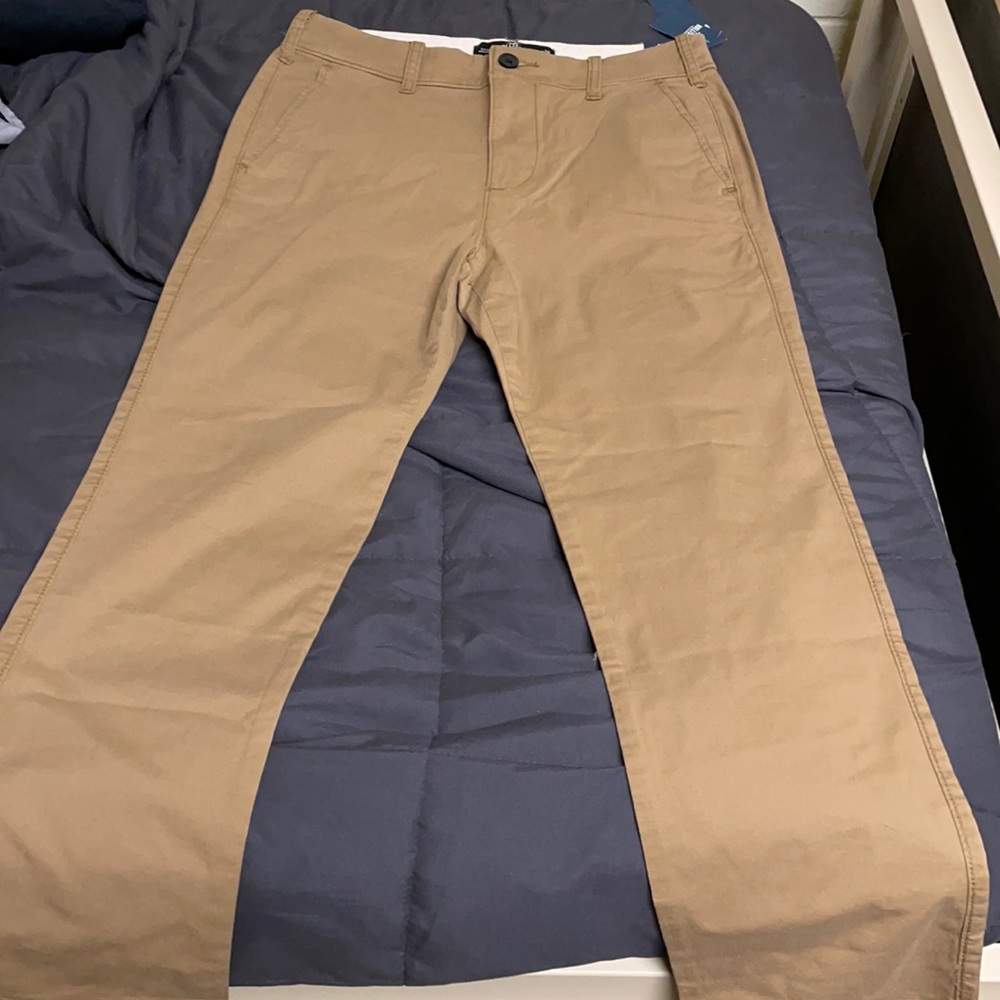Hollister Khakis- Size: W30 L30